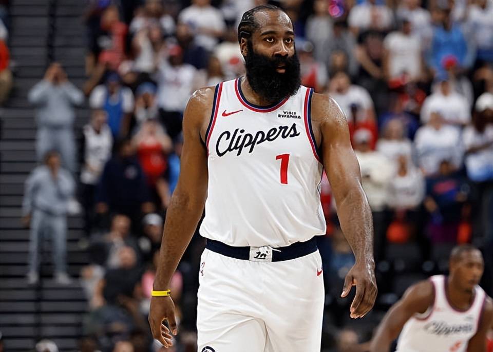 中超倒计时，洛杉矶快船赛后状态回暖，细节引发关注，悬念犹存，更衣室氛围转暖的简单介绍